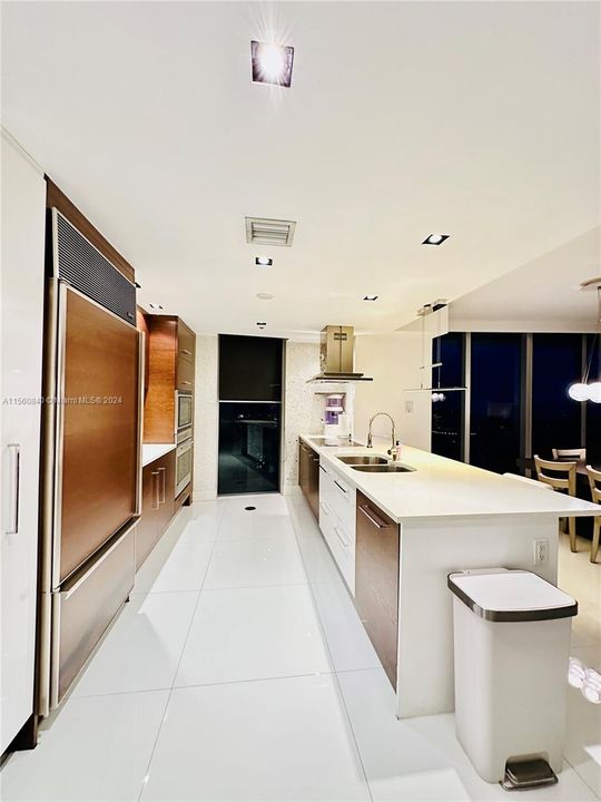 Recently Rented: $7,500 (2 beds, 2 baths, 1654 Square Feet)