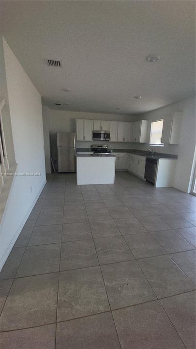 For Rent: $2,900 (5 beds, 3 baths, 2350 Square Feet)