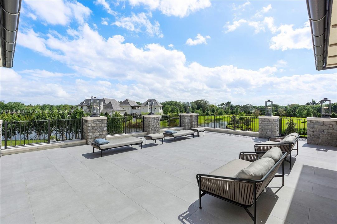 For Sale: $16,950,000 (5 beds, 5 baths, 15632 Square Feet)