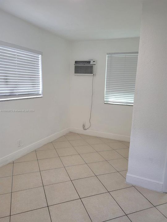 Recently Rented: $1,300 (0 beds, 1 baths, 500 Square Feet)