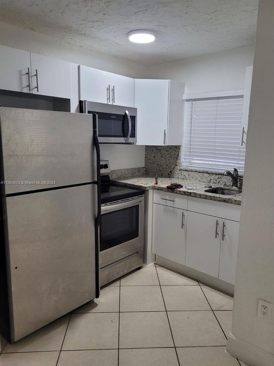 Recently Rented: $1,300 (0 beds, 1 baths, 500 Square Feet)