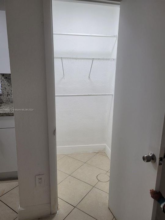 Recently Rented: $1,300 (0 beds, 1 baths, 500 Square Feet)