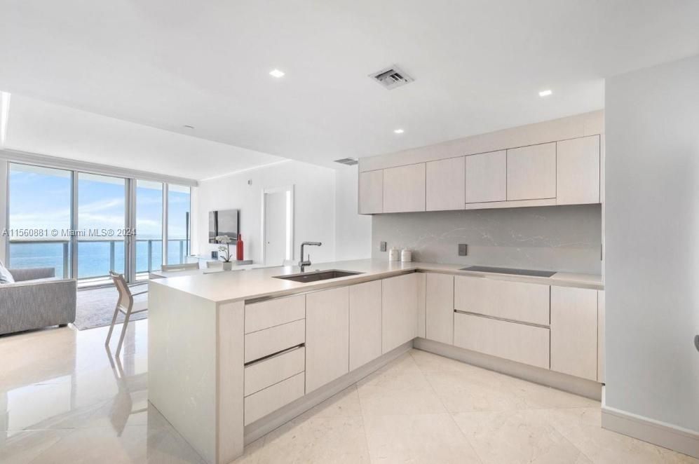 Active With Contract: $1,590,000 (1 beds, 2 baths, 1110 Square Feet)