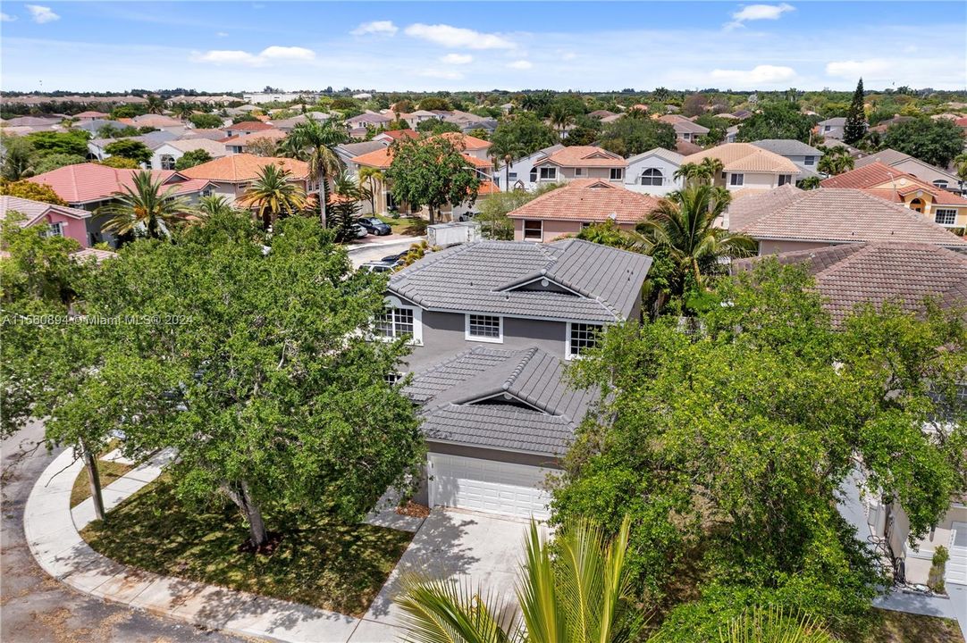 Recently Sold: $699,000 (4 beds, 2 baths, 2292 Square Feet)