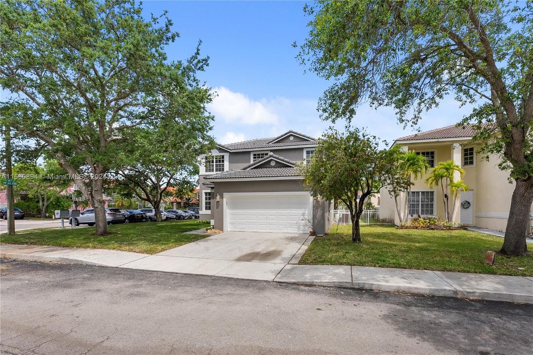 Recently Sold: $699,000 (4 beds, 2 baths, 2292 Square Feet)