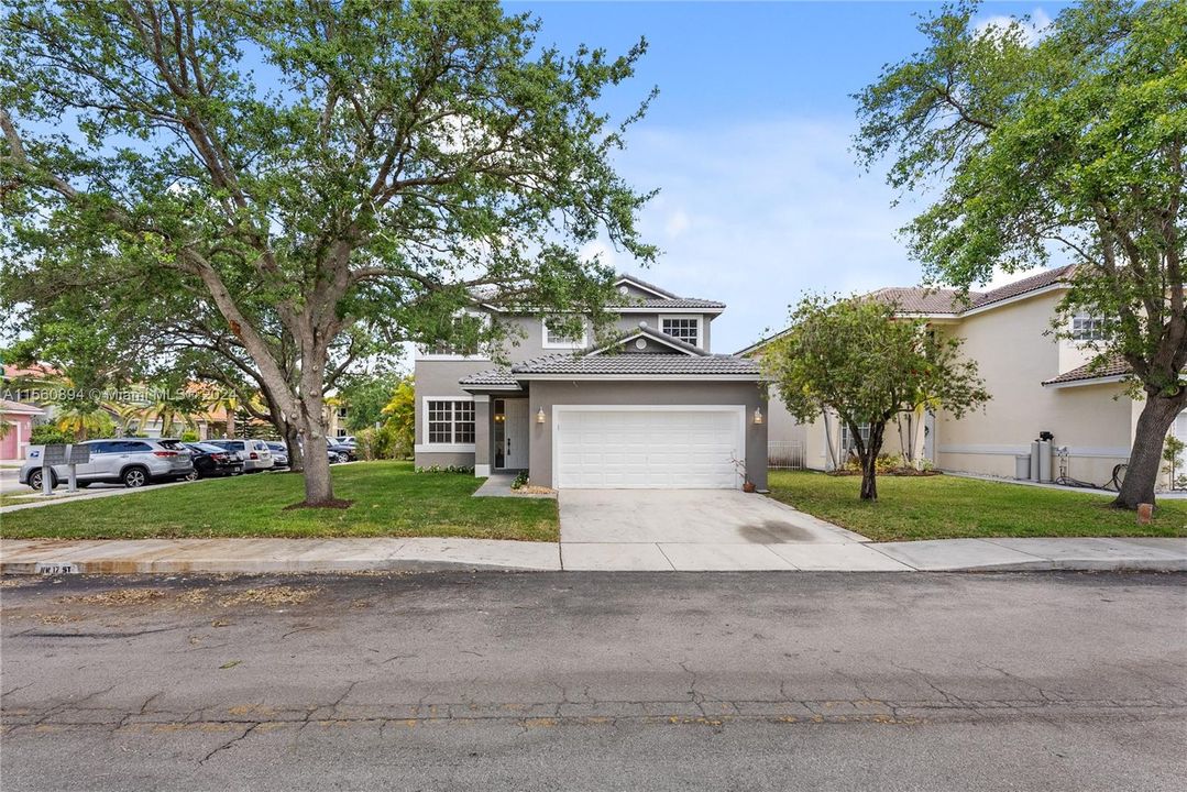 Recently Sold: $699,000 (4 beds, 2 baths, 2292 Square Feet)