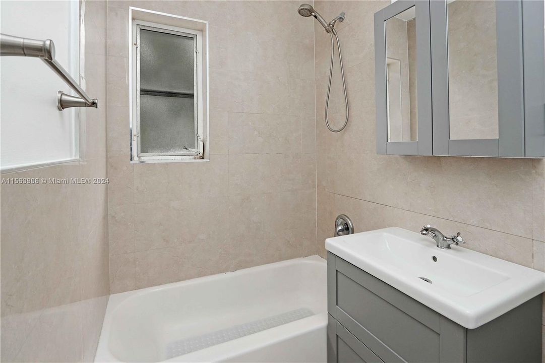 最近租的: $2,400 (2 贝兹, 1 浴室, 804 平方英尺)