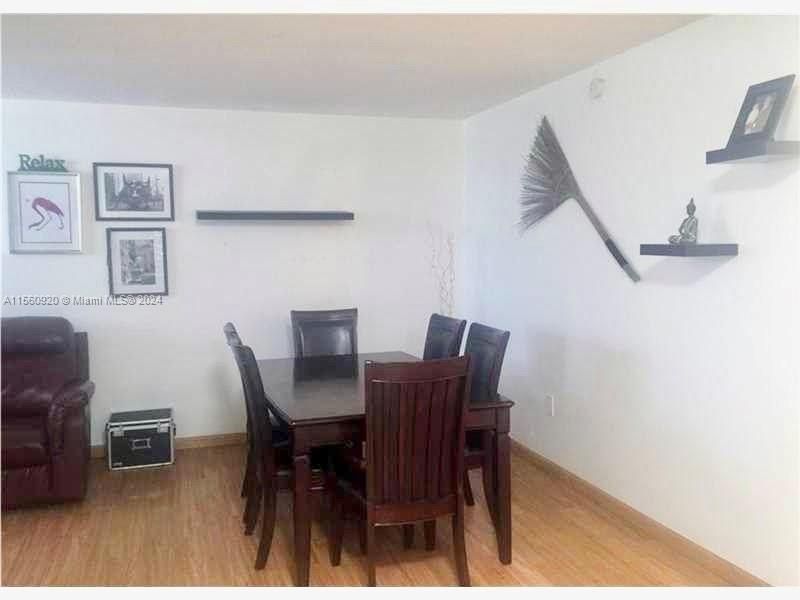 For Sale: $110,000 (1 beds, 1 baths, 725 Square Feet)
