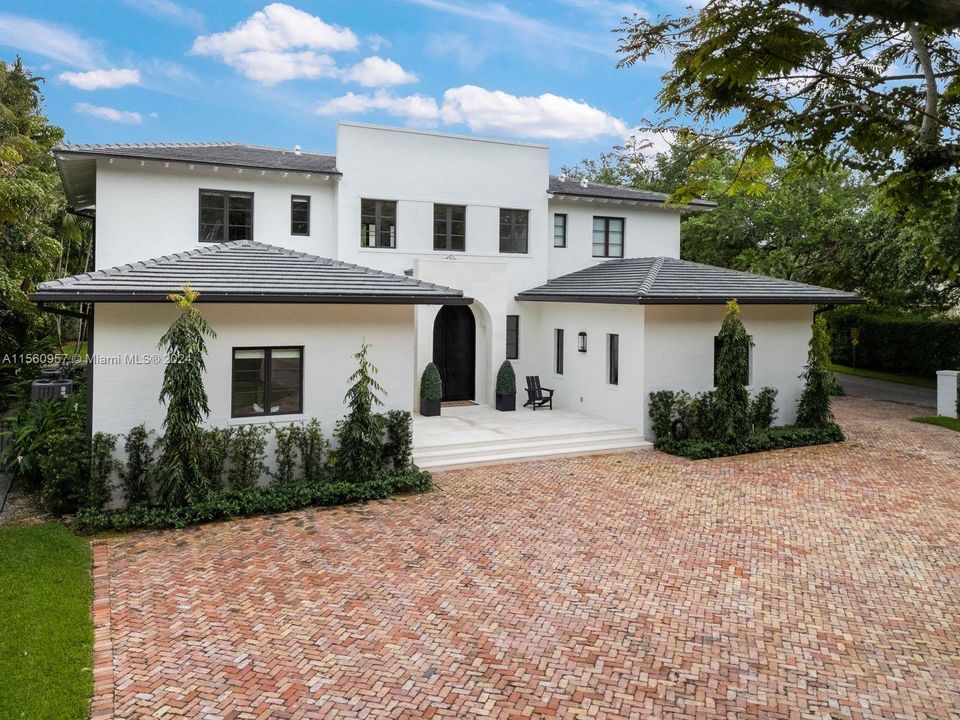 Active With Contract: $8,975,000 (6 beds, 6 baths, 6178 Square Feet)