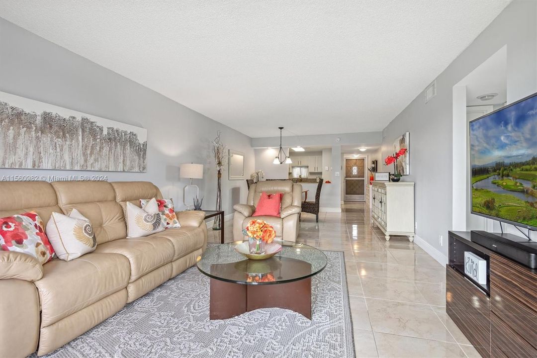 Active With Contract: $229,900 (2 beds, 2 baths, 1170 Square Feet)