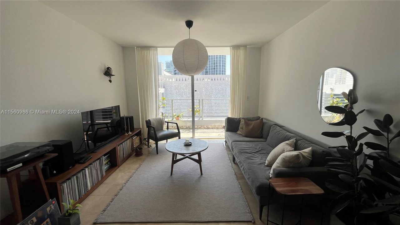 Recently Sold: $895,000 (2 beds, 2 baths, 1097 Square Feet)