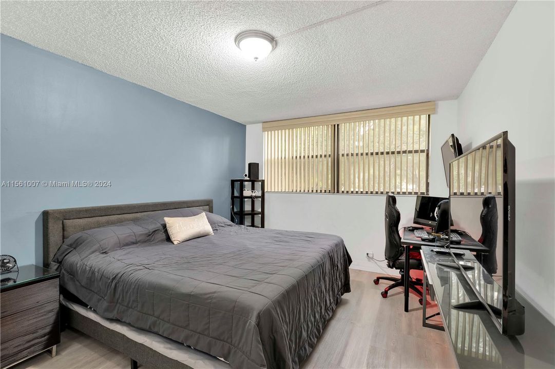For Sale: $358,000 (2 beds, 2 baths, 1235 Square Feet)
