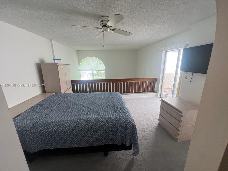 For Sale: $235,000 (1 beds, 1 baths, 840 Square Feet)