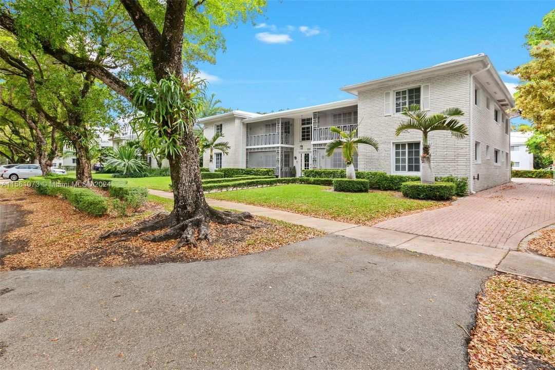 Recently Rented: $3,800 (2 beds, 2 baths, 1500 Square Feet)