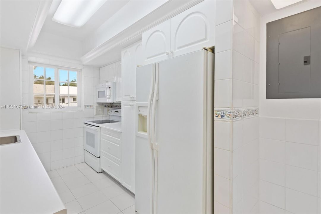 Recently Rented: $3,800 (2 beds, 2 baths, 1500 Square Feet)