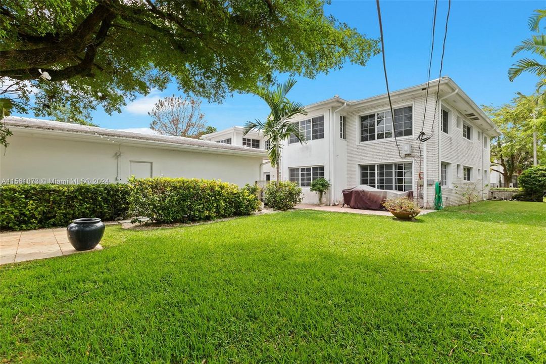 Recently Rented: $3,800 (2 beds, 2 baths, 1500 Square Feet)