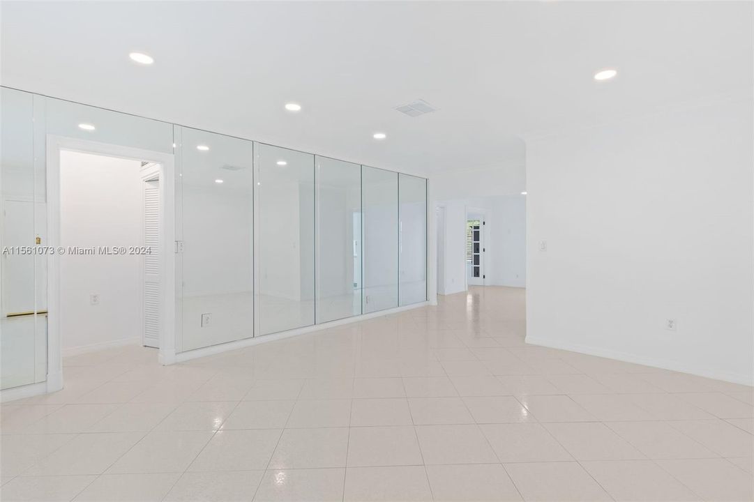 Recently Rented: $3,800 (2 beds, 2 baths, 1500 Square Feet)