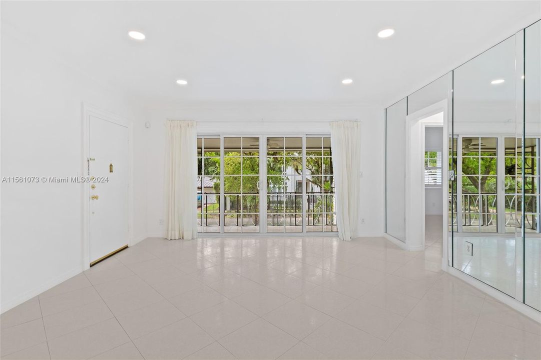 Recently Rented: $3,800 (2 beds, 2 baths, 1500 Square Feet)