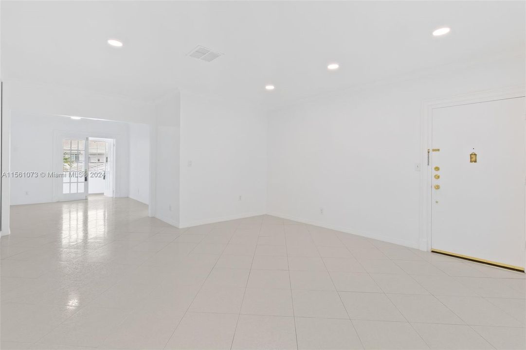 Recently Rented: $3,800 (2 beds, 2 baths, 1500 Square Feet)