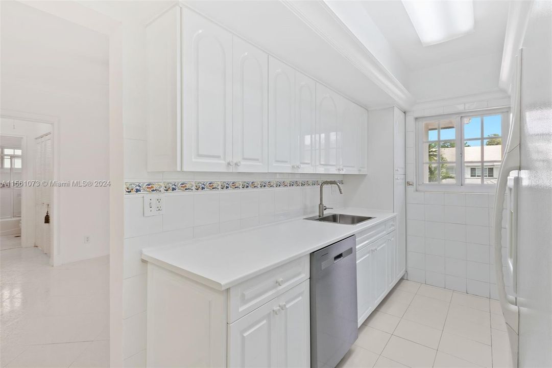 Recently Rented: $3,800 (2 beds, 2 baths, 1500 Square Feet)