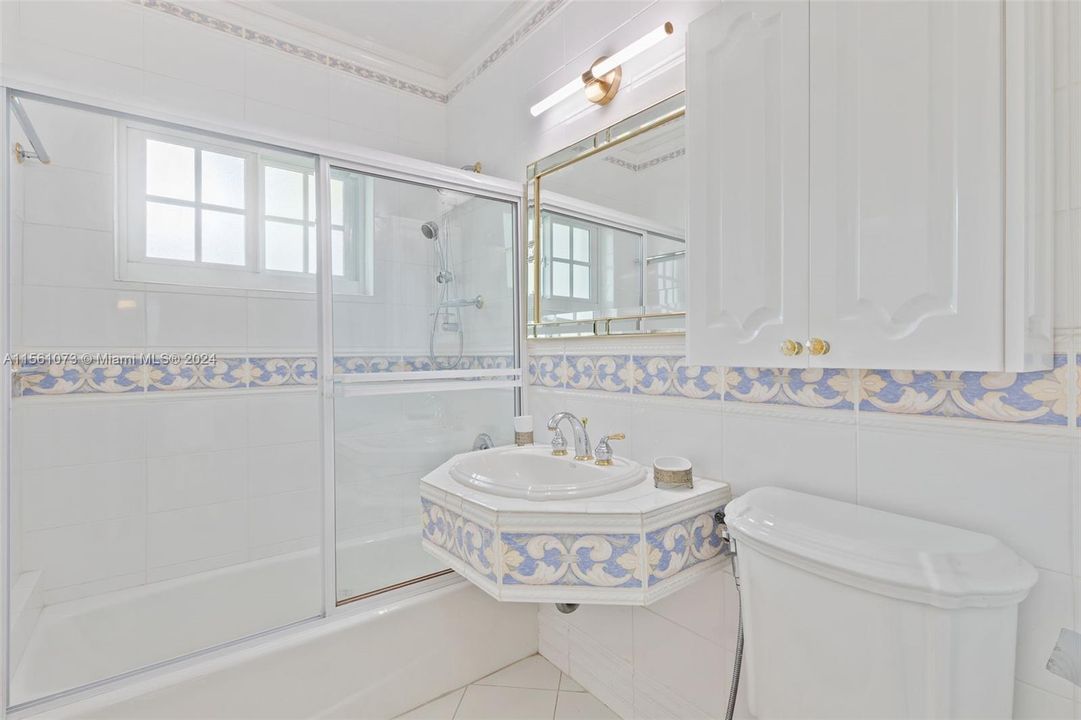 Recently Rented: $3,800 (2 beds, 2 baths, 1500 Square Feet)