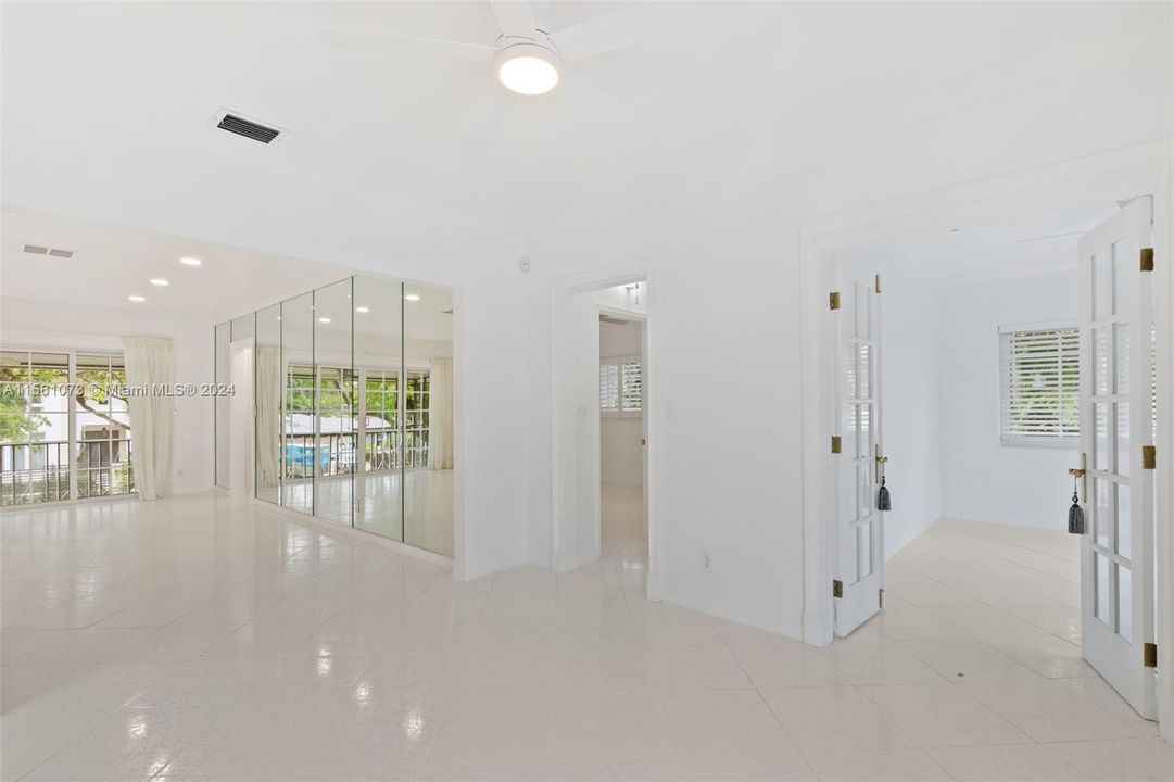 Recently Rented: $3,800 (2 beds, 2 baths, 1500 Square Feet)