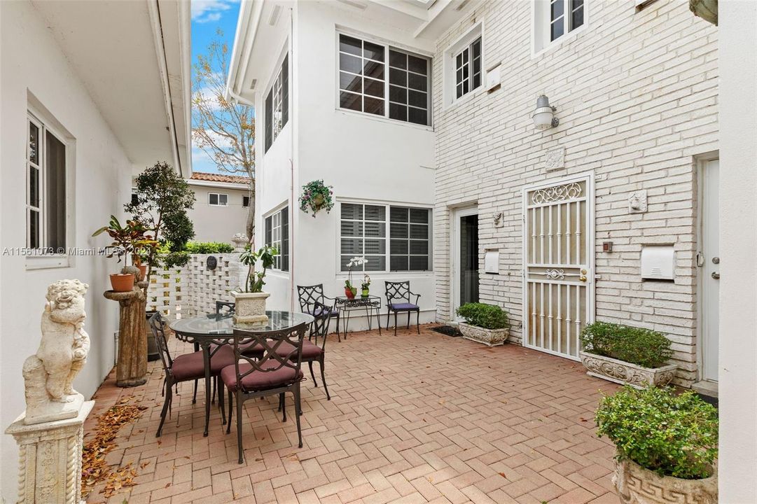 Recently Rented: $3,800 (2 beds, 2 baths, 1500 Square Feet)