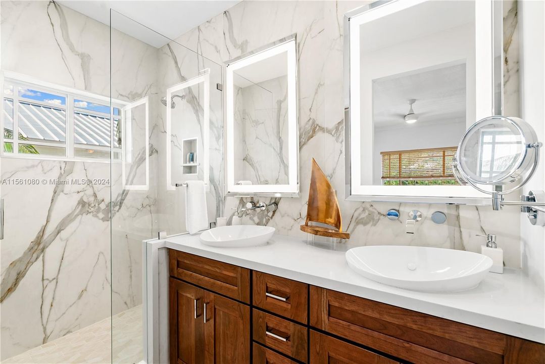 Recently Sold: $1,786,000 (3 beds, 2 baths, 1505 Square Feet)