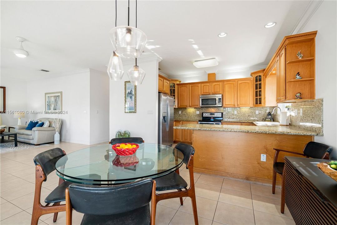 Recently Sold: $1,786,000 (3 beds, 2 baths, 1505 Square Feet)