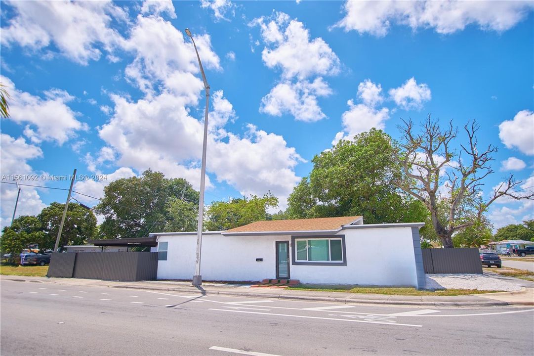 For Sale: $499,000 (3 beds, 2 baths, 1580 Square Feet)