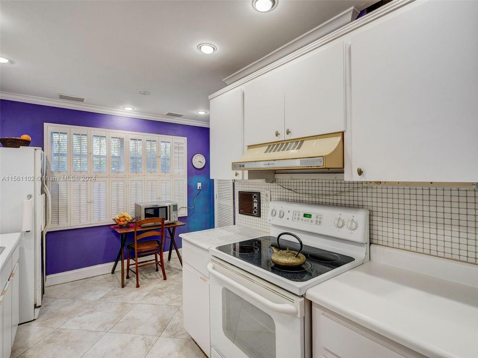 Active With Contract: $595,000 (2 beds, 2 baths, 1554 Square Feet)