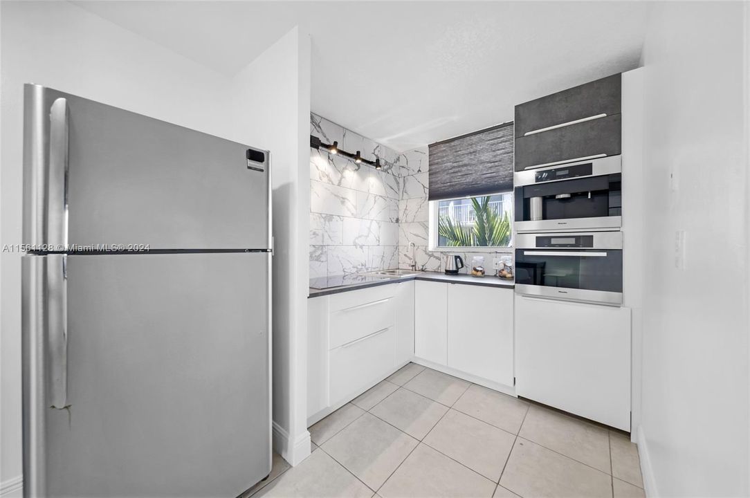Active With Contract: $249,000 (1 beds, 1 baths, 620 Square Feet)