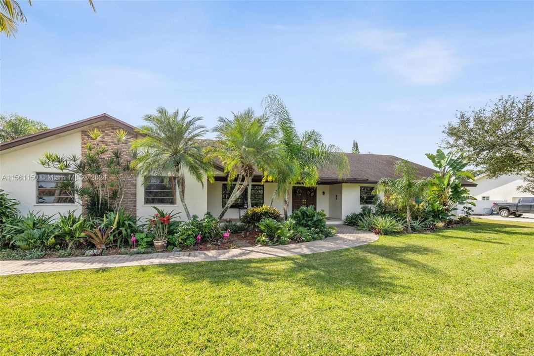 Active With Contract: $999,000 (4 beds, 2 baths, 2710 Square Feet)