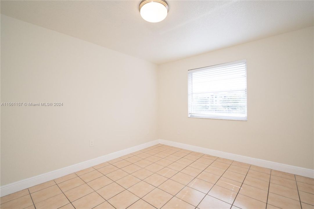 For Sale: $198,000 (1 beds, 1 baths, 664 Square Feet)