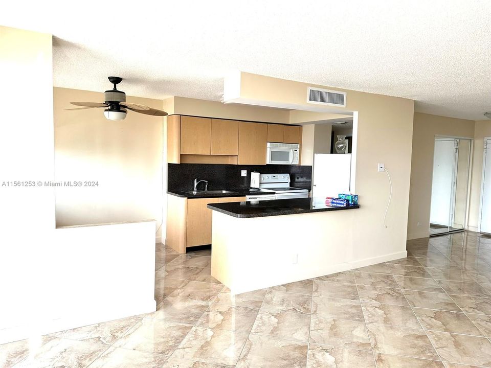 For Sale: $459,000 (2 beds, 2 baths, 1287 Square Feet)