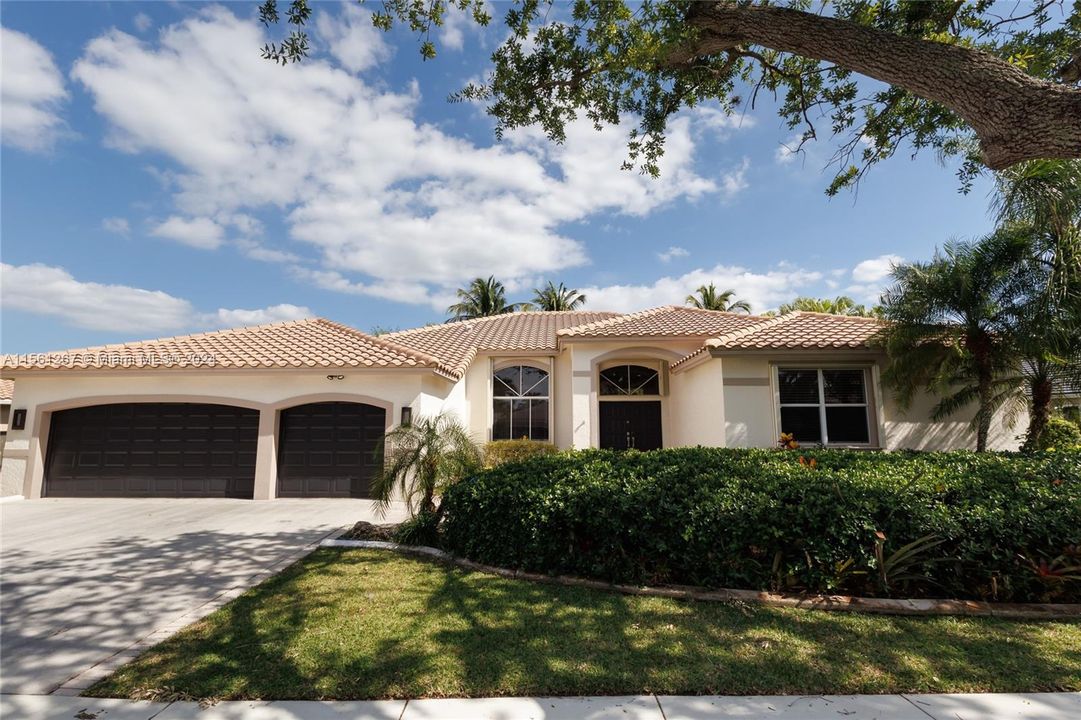 Active With Contract: $7,700 (5 beds, 3 baths, 2880 Square Feet)