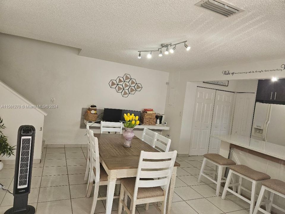 Recently Rented: $2,595 (2 beds, 2 baths, 1190 Square Feet)