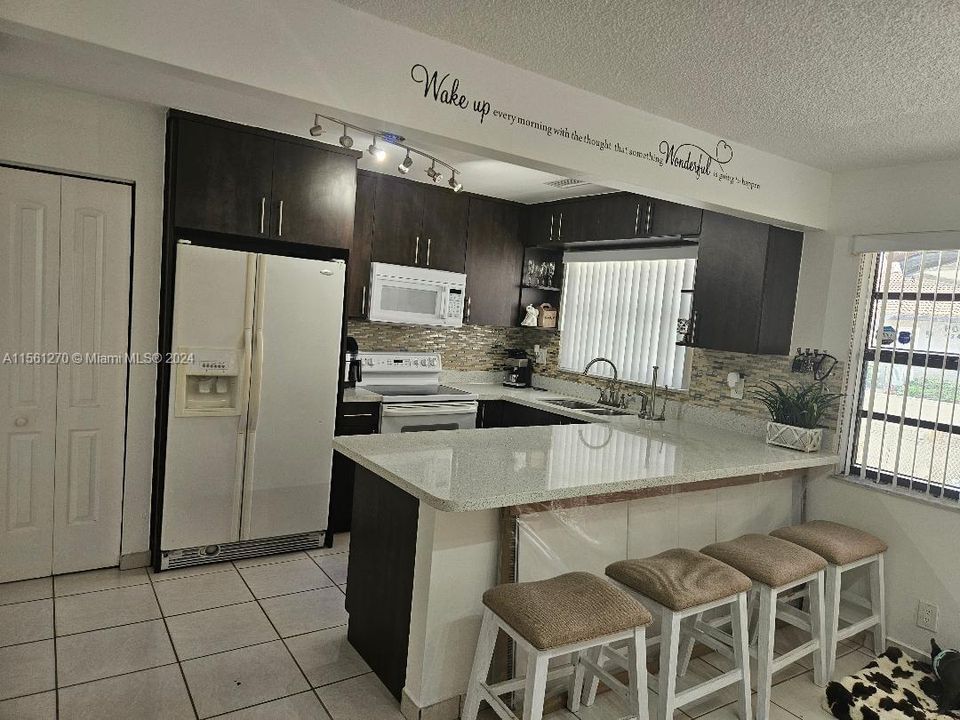 Recently Rented: $2,595 (2 beds, 2 baths, 1190 Square Feet)