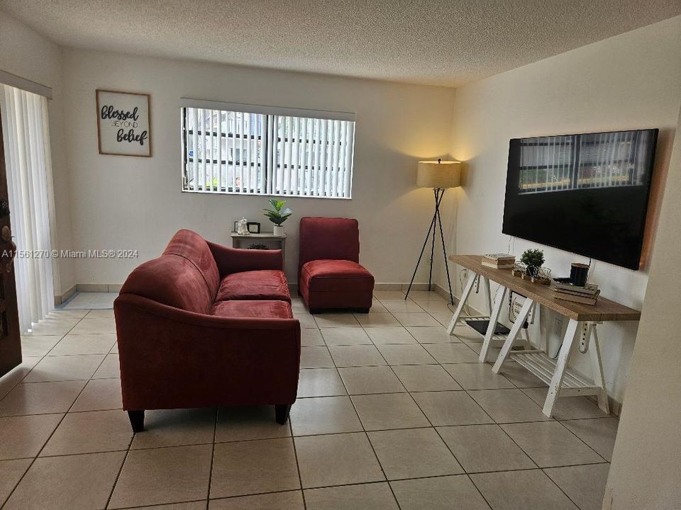 Recently Rented: $2,595 (2 beds, 2 baths, 1190 Square Feet)