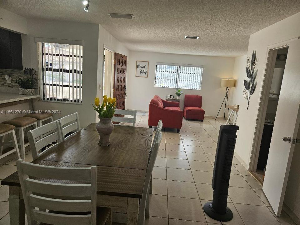 Recently Rented: $2,595 (2 beds, 2 baths, 1190 Square Feet)