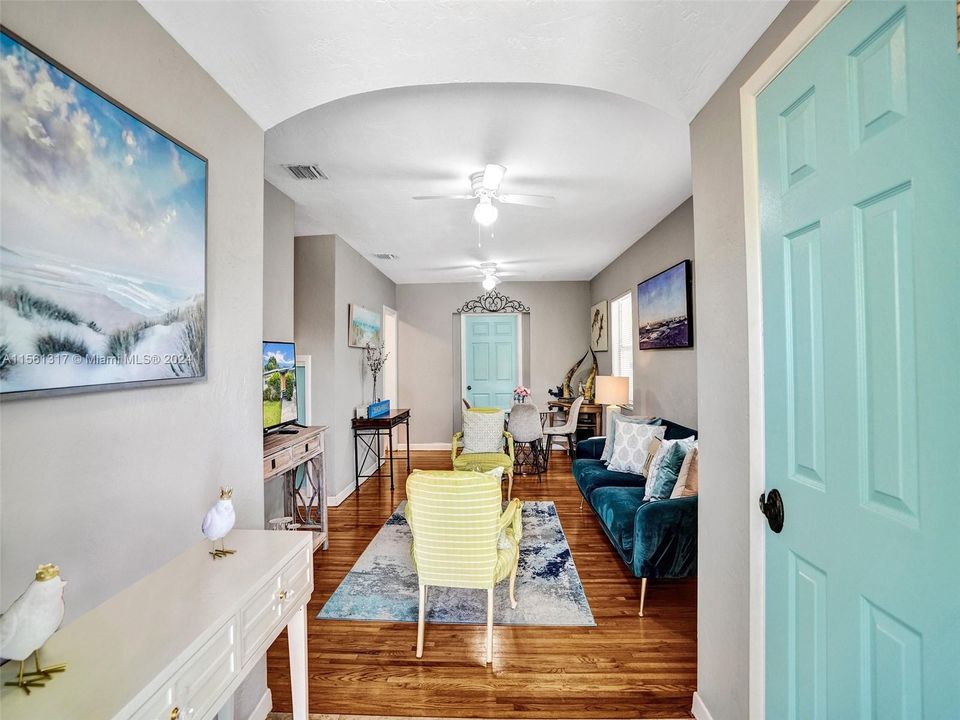 For Sale: $465,000 (3 beds, 1 baths, 1065 Square Feet)