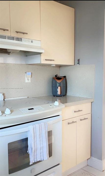 For Sale: $350,000 (1 beds, 1 baths, 1057 Square Feet)