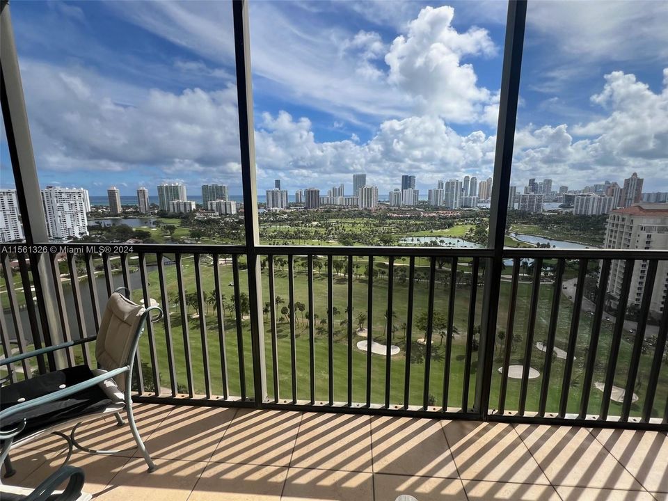 Active With Contract: $239,800 (1 beds, 1 baths, 913 Square Feet)