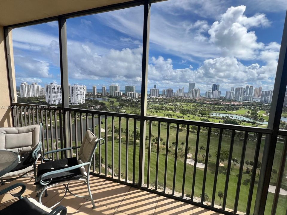 Active With Contract: $239,800 (1 beds, 1 baths, 913 Square Feet)