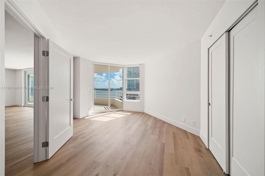 Active With Contract: $4,947 (2 beds, 2 baths, 1291 Square Feet)