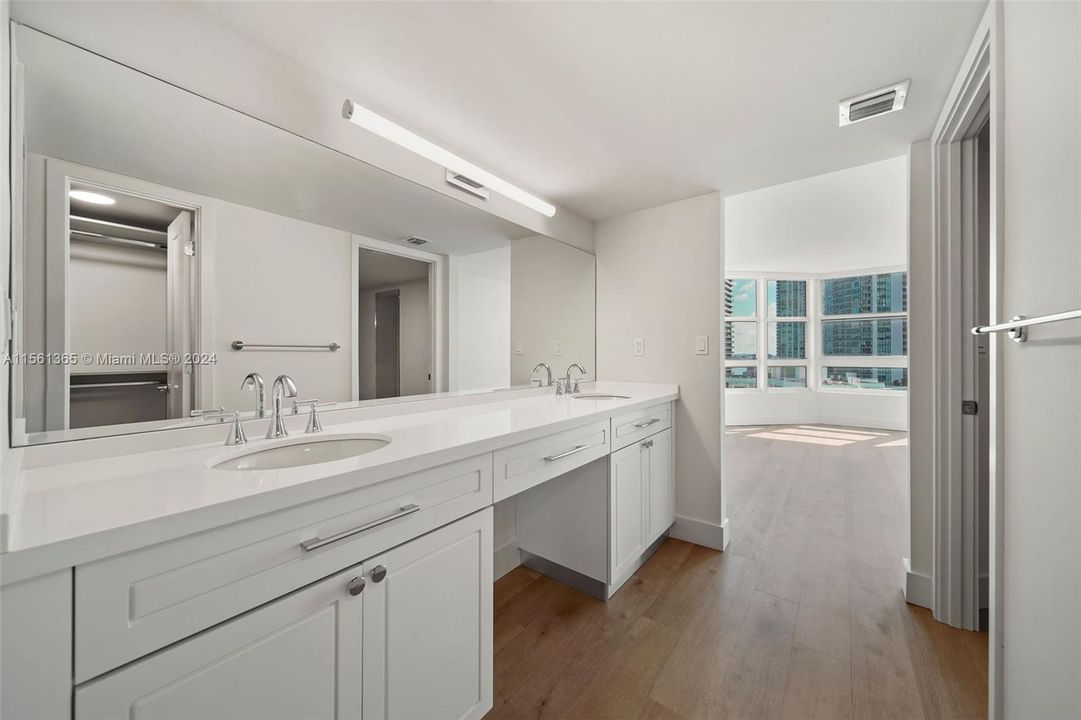 Active With Contract: $4,947 (2 beds, 2 baths, 1291 Square Feet)