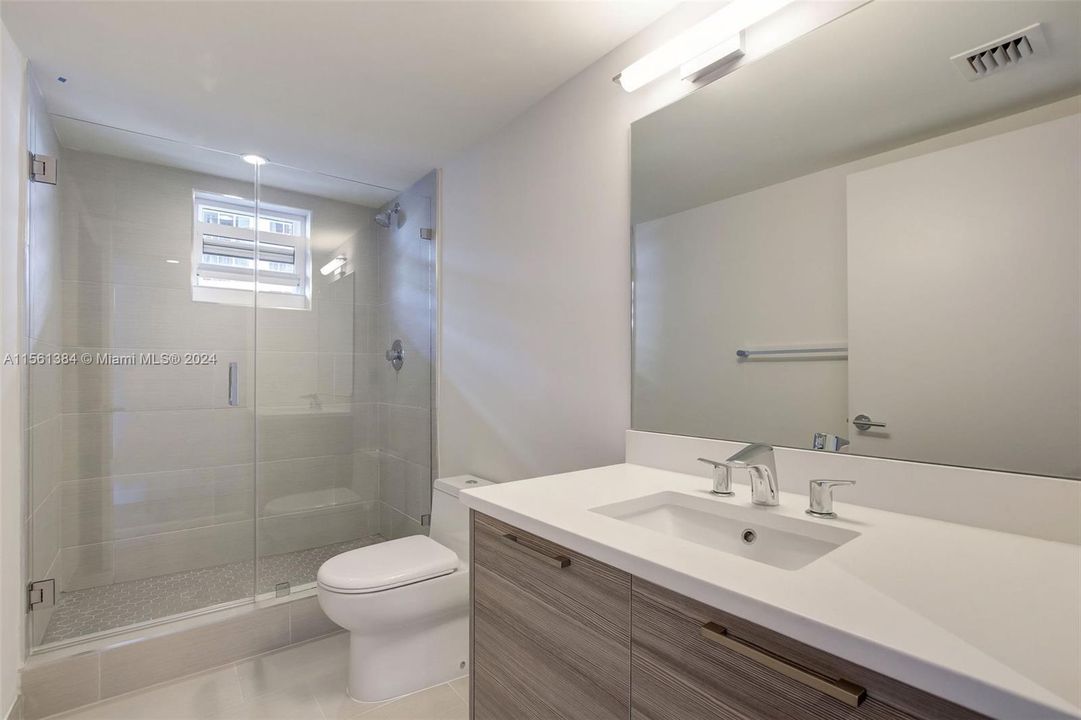 Active With Contract: $2,997 (1 beds, 1 baths, 860 Square Feet)