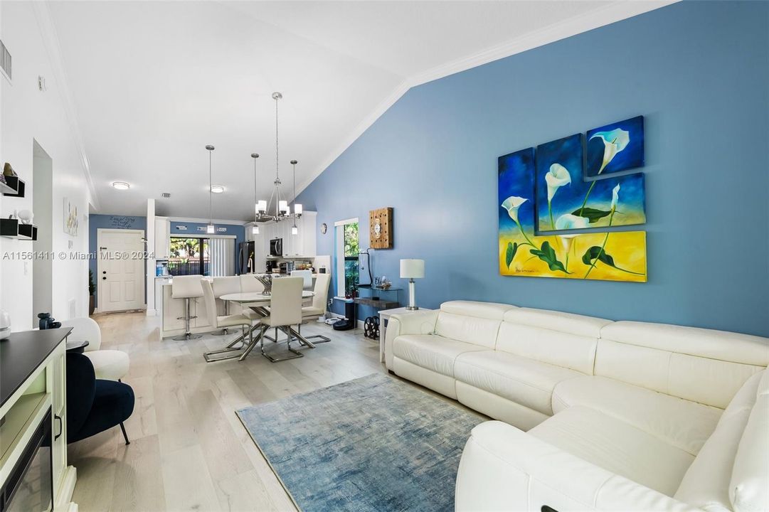 Active With Contract: $405,000 (2 beds, 2 baths, 1127 Square Feet)