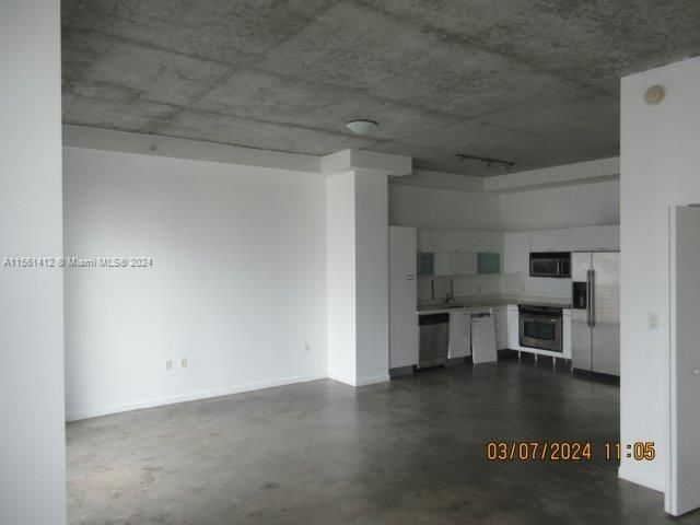 For Sale: $369,900 (1 beds, 1 baths, 662 Square Feet)