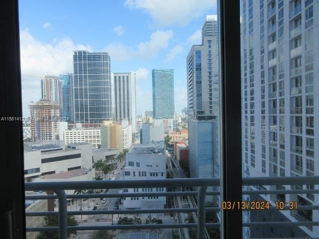 For Sale: $369,900 (1 beds, 1 baths, 662 Square Feet)
